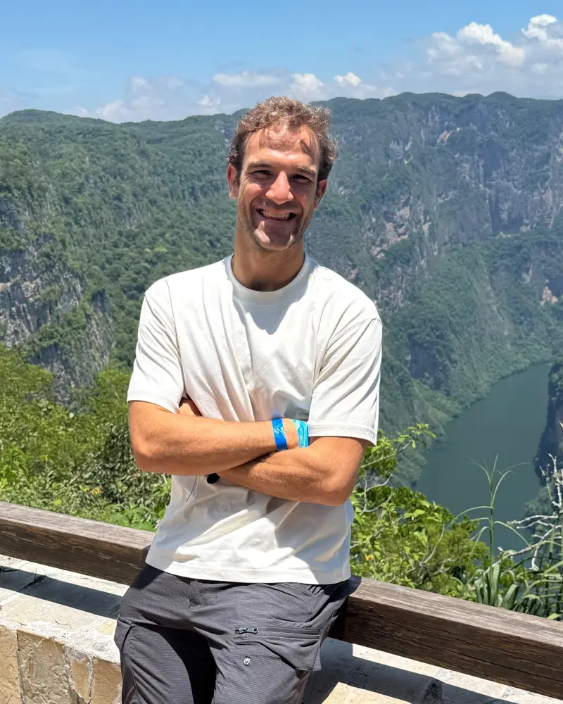 Javier de la Fuente en uno de sus viajes